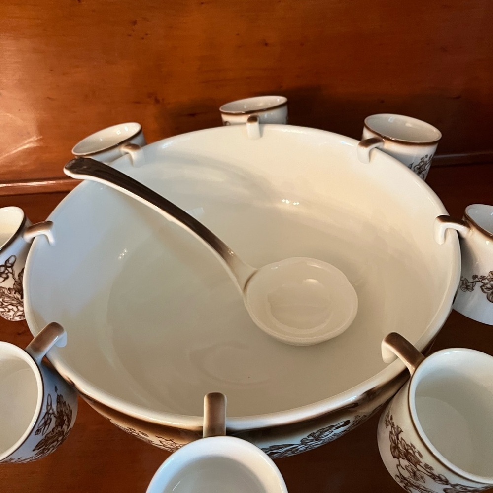 Williams Sonoma White and Brown Punch Bowl Set